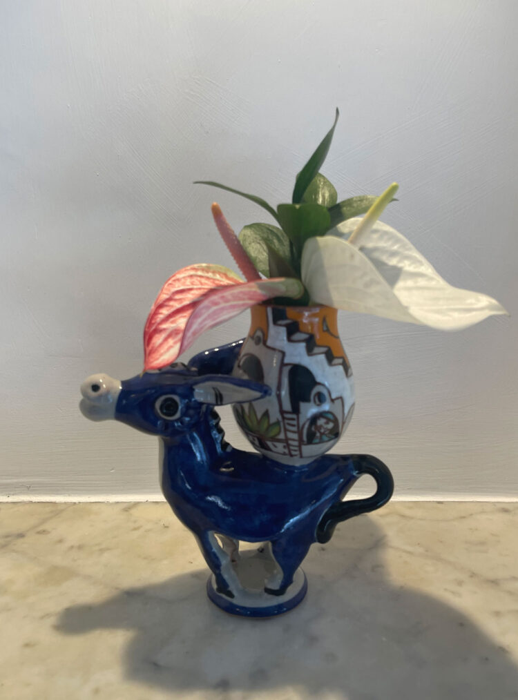 Ciuccio con vasetto di Lucio Liguori